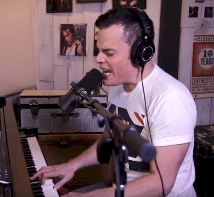 Source: YouTube/Marc Martel Source: YouTube/Marc Martel