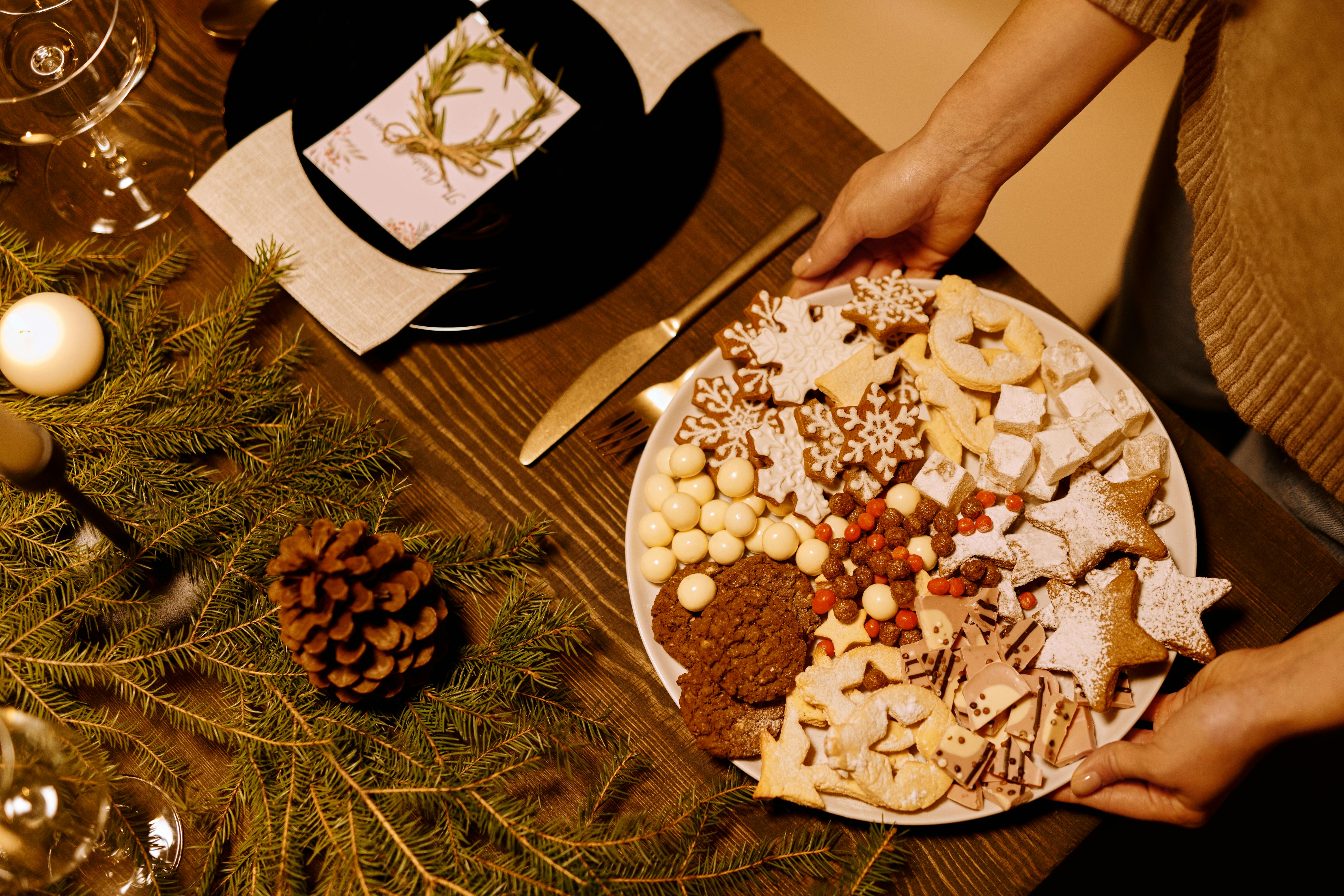 Person holding a platter of home-baked biscuits | Source: Pexels