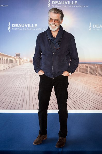 Pierce Brosnan participe à un photocall lors du 45ème festival du film américain de Deauville à Deauville | Photo: Getty Images