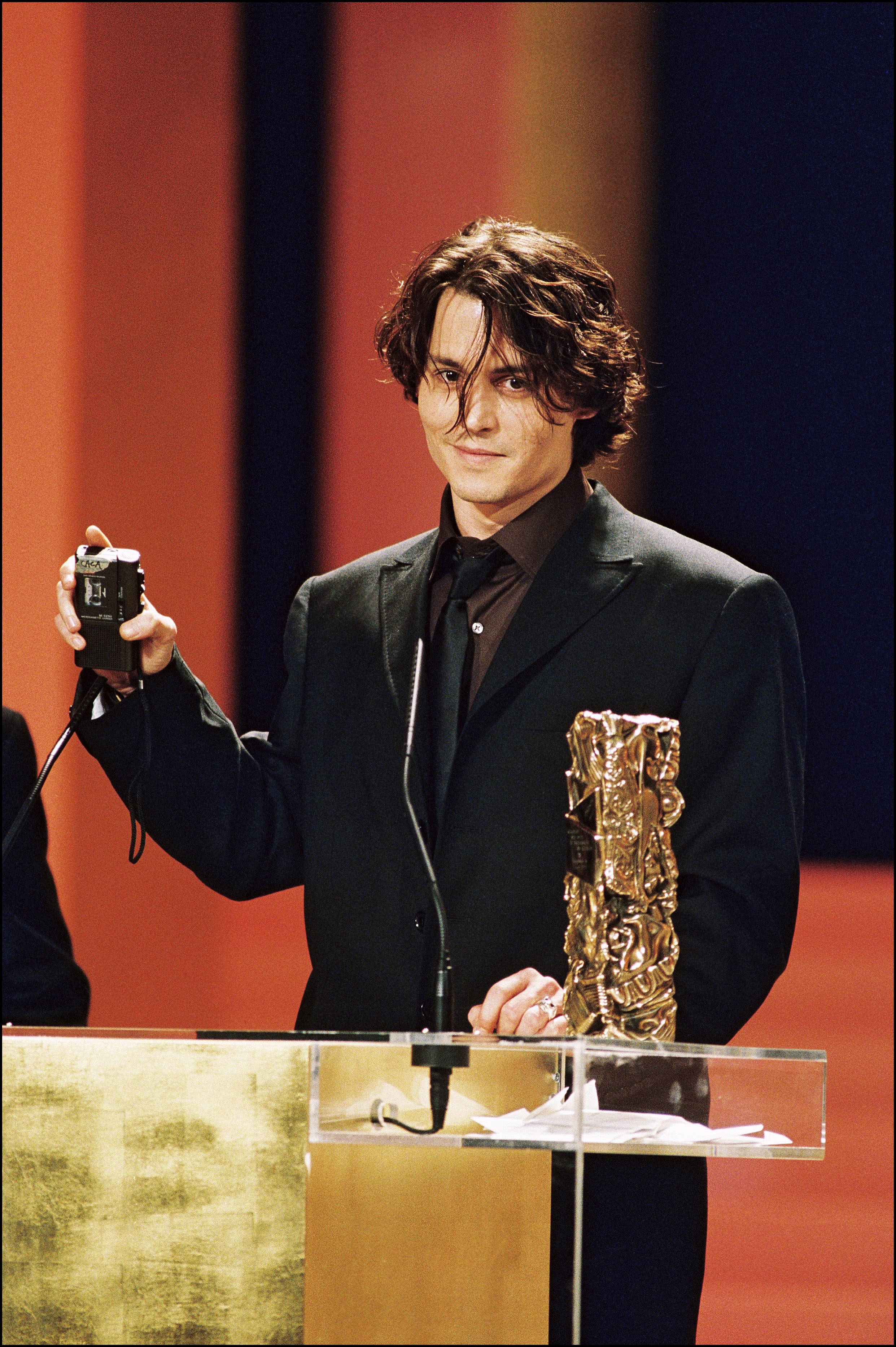 Johnny Depp in Paris, Frankreich am 6. März 1999 | Quelle: Getty Images