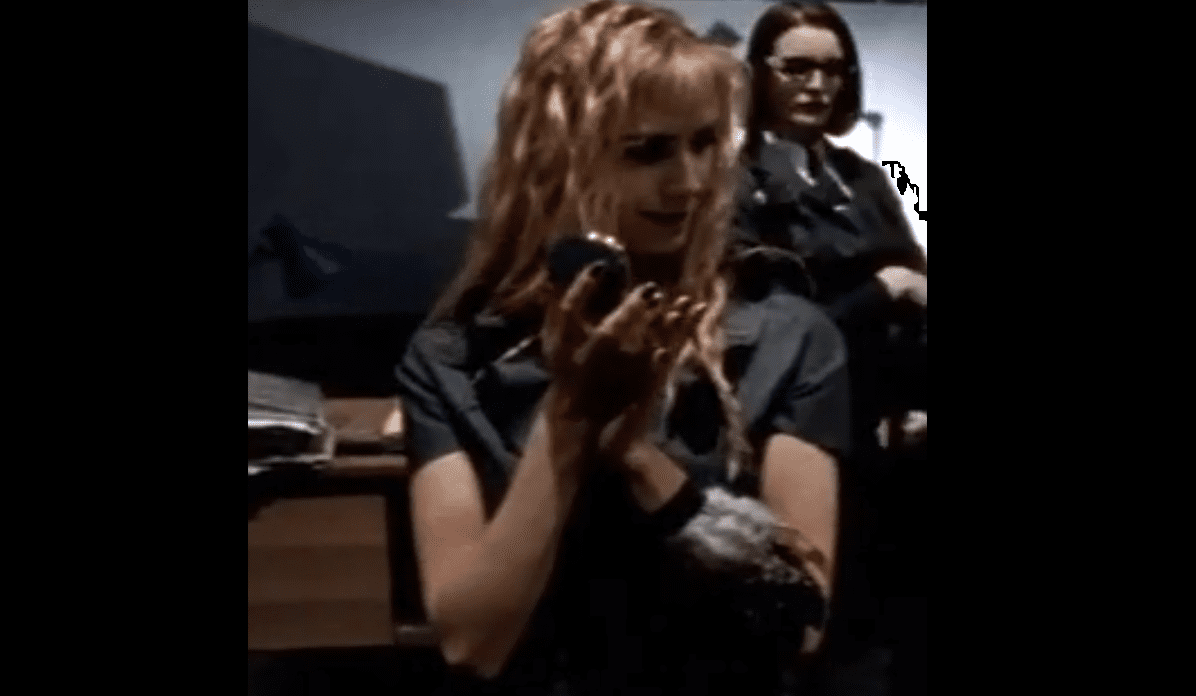 Katrín Olafsdóttir en captura de pantalla del filme nórdico 'Slurpinn & Co' (1998) || Fuente: YouTube/Igelkott Film Katrín Olafsdóttir en captura de pantalla del filme nórdico 'Slurpinn & Co' (1998) || Fuente: YouTube/Igelkott Film