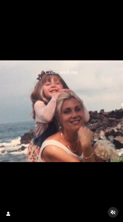 Pamela Bach-Hasselhoff with Taylor at the beach | Source: Instagram/tay