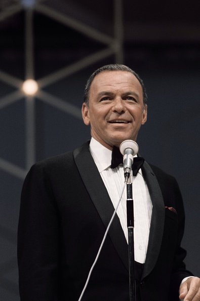  Frank Sinatra performs on the television special 'Francis Albert Sinatra Does His Thing' on August 15, 1968 | Photo: Getty Images
