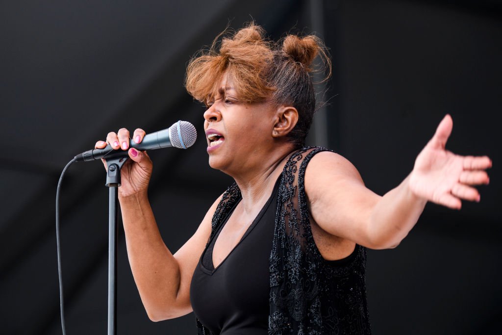 Anita Baker performs at Fair Grounds Race Course on May 5, 2018 | Photo: Getty Images