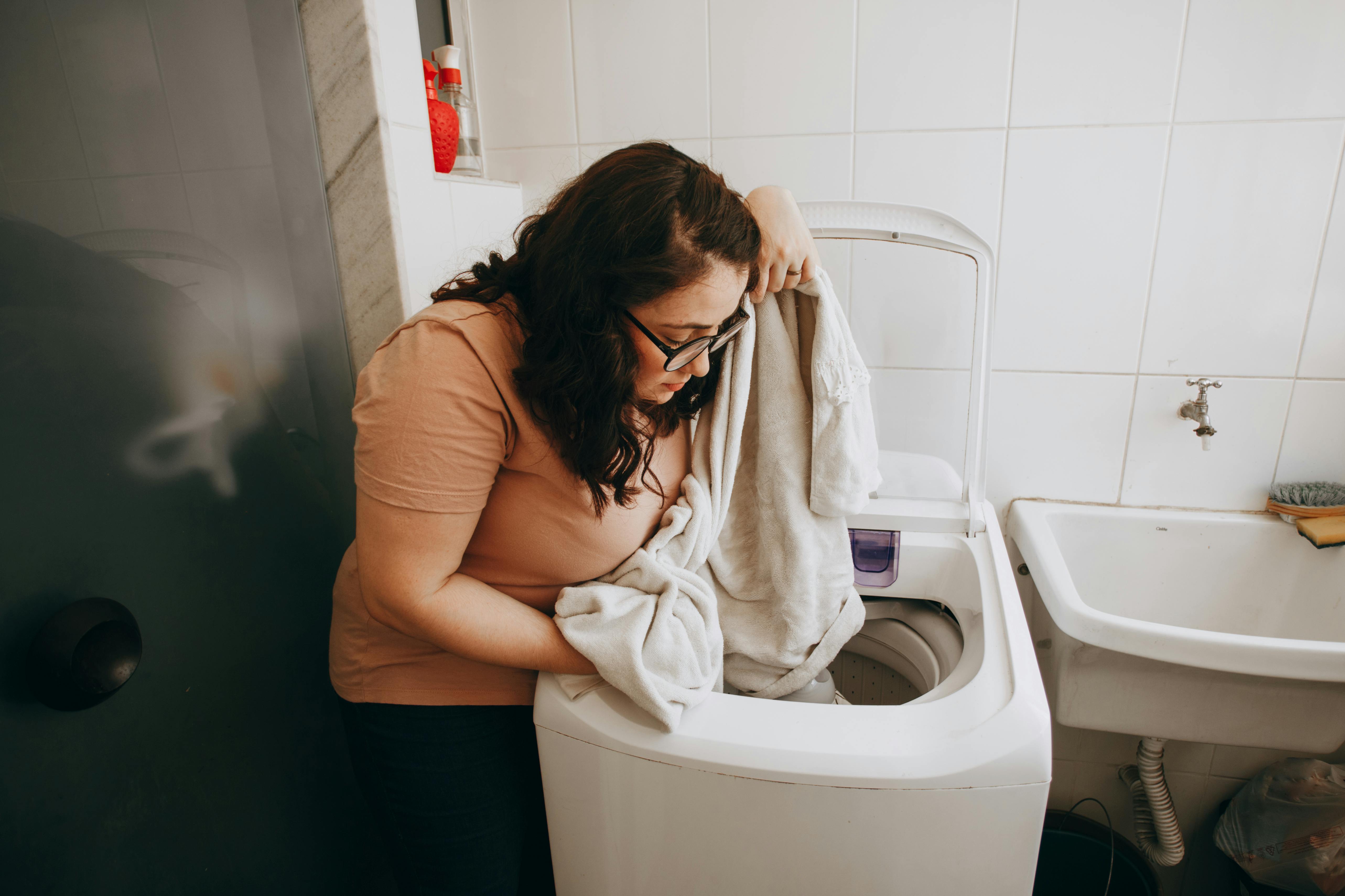 A woman checking on her laundry | Source: Pexels