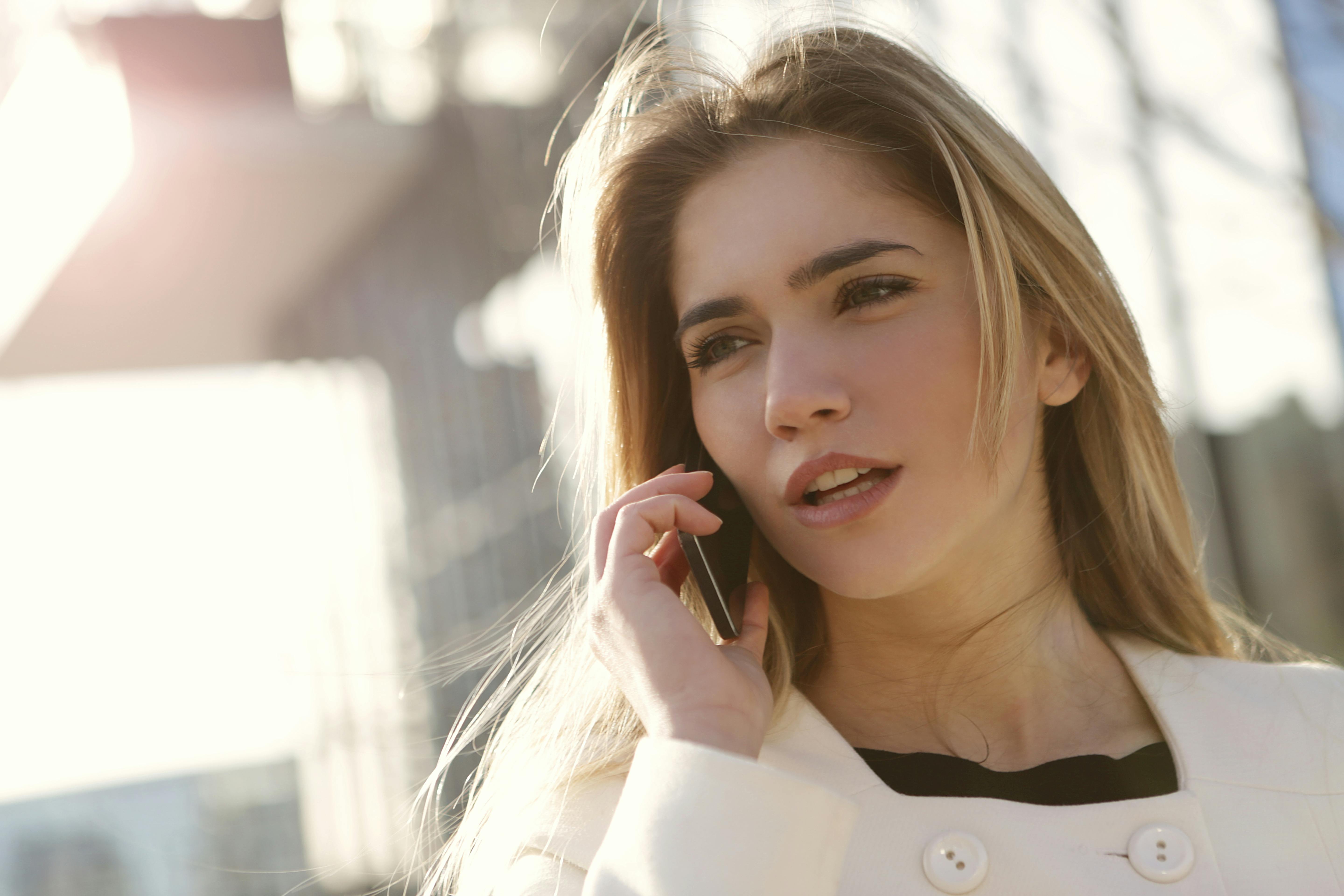 A woman talking on a cell phone | Source: Pexels