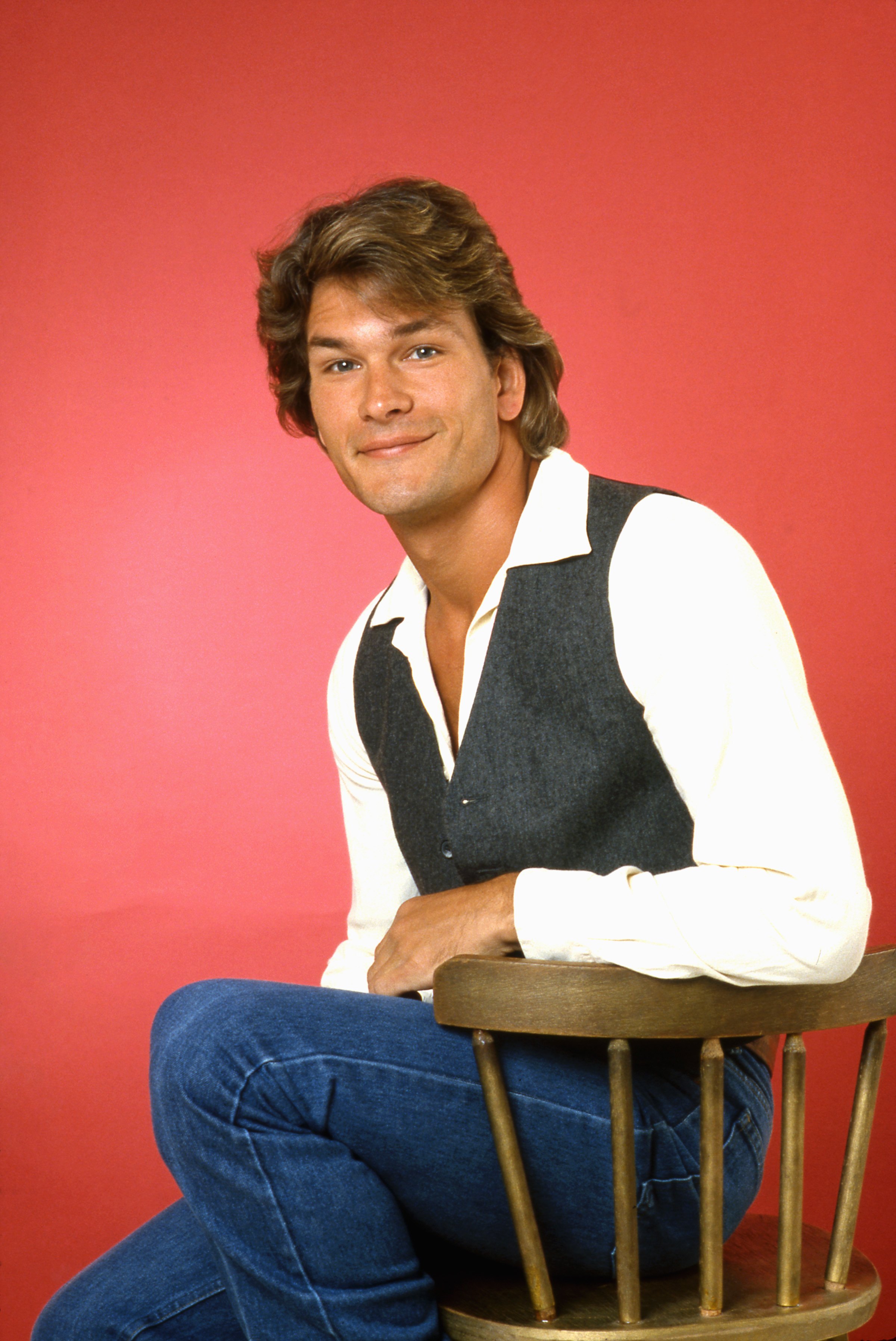Patrick Swayze posing for a portrait on July 27, 1982, in Los Angeles, California. | Source: Getty Images