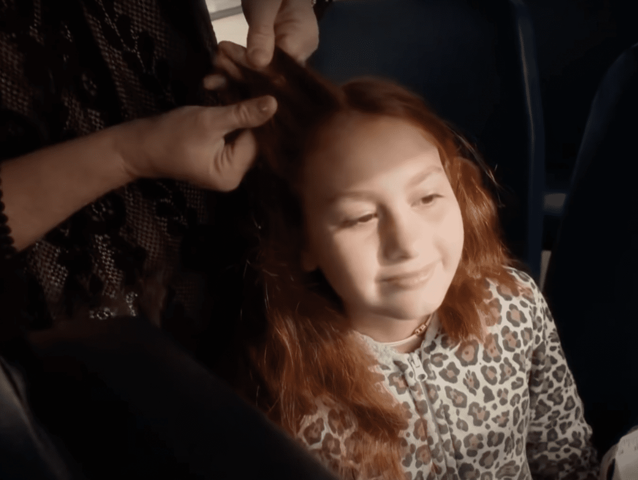 Kind bus driver braids a child's hair after her mom passed away. | Source: youtube.com/NBC News