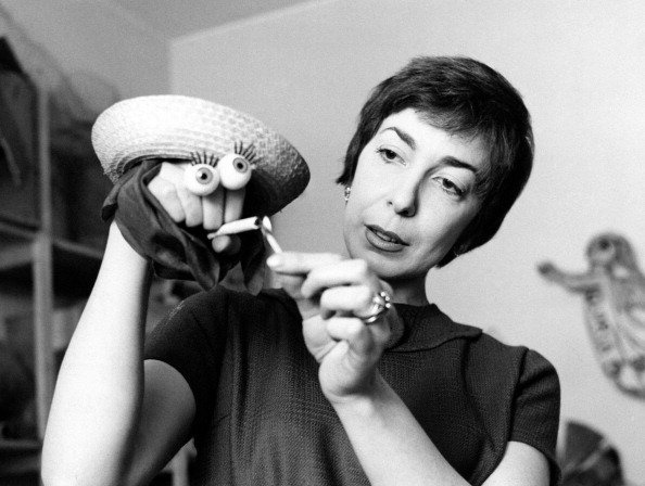 Italian artist and puppets designer Maria Perego making a puppet with her hand | Photo: Getty Images