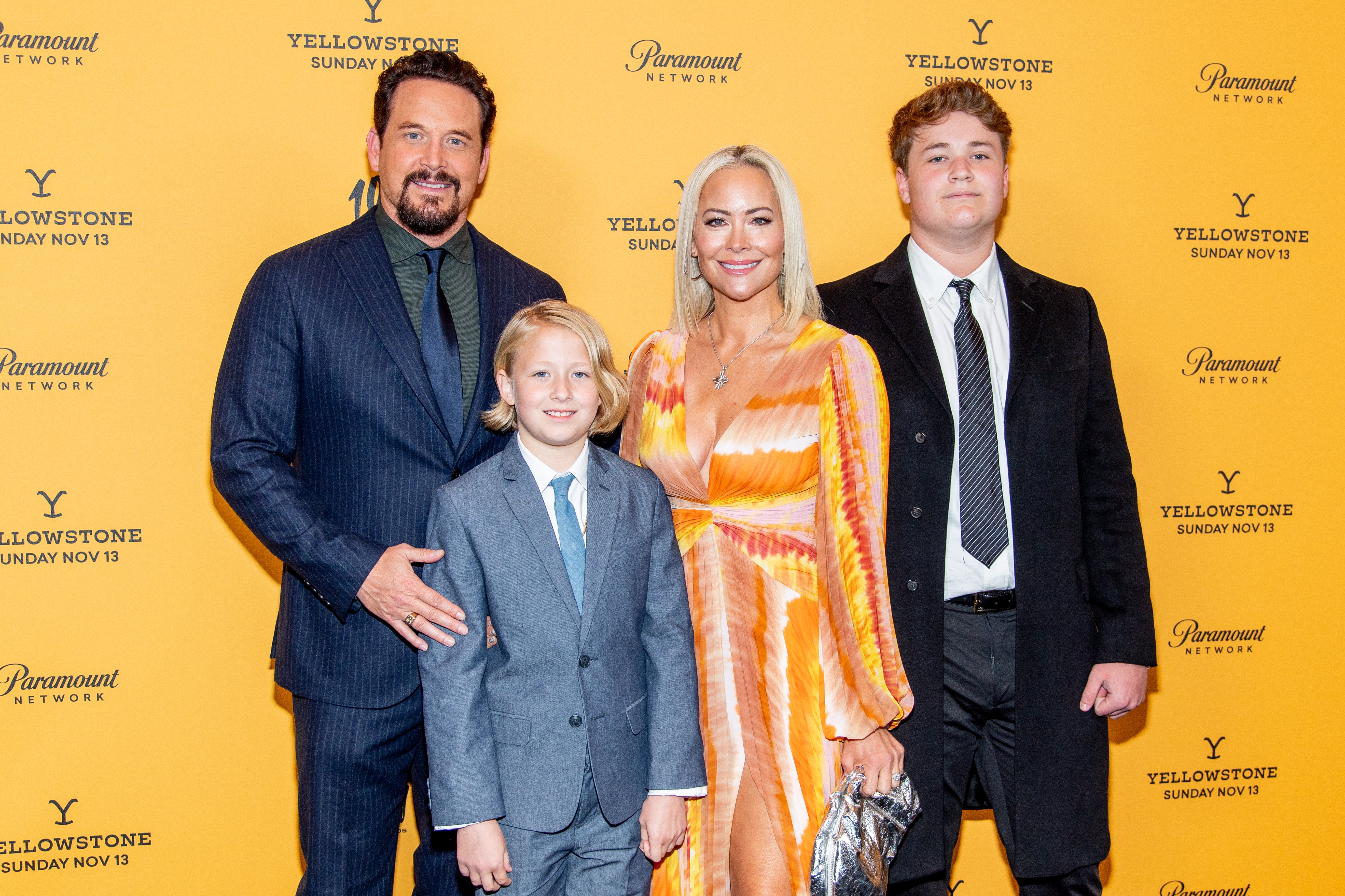 Cole Hauser, Cynthia Daniel ve çocukları Paramount's'a gidiyor "sarıtaş" 5. Sezon New York Prömiyeri, 3 Kasım 2022'de New York City'de Walter Reade Theatre'da.  |  Kaynak: Getty Images