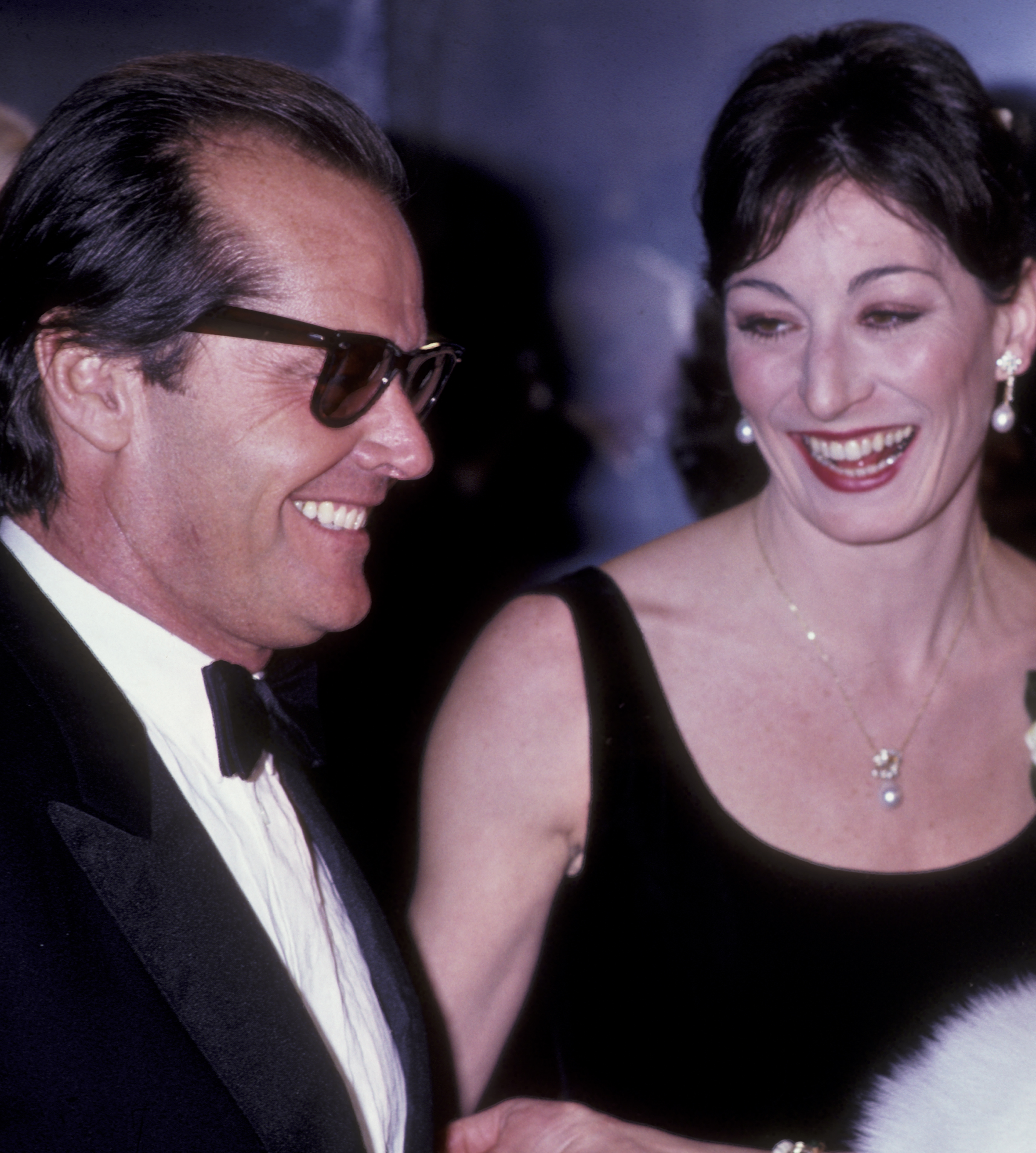 Actor Jack Nicholson and Anjelica Huston attend the Tribute Gala Honoring Jack Nicholson on March 3, 1983 at the Beverly Hilton Hotel in Beverly Hills, California.  |  Source: Getty Images