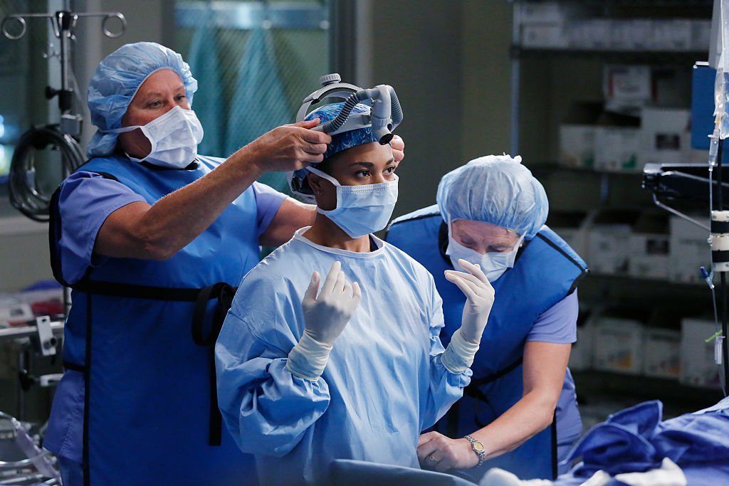 A snapshot from "Grey's Anatomy" episode that premiered on November 12, 2015. | Source: Getty Images