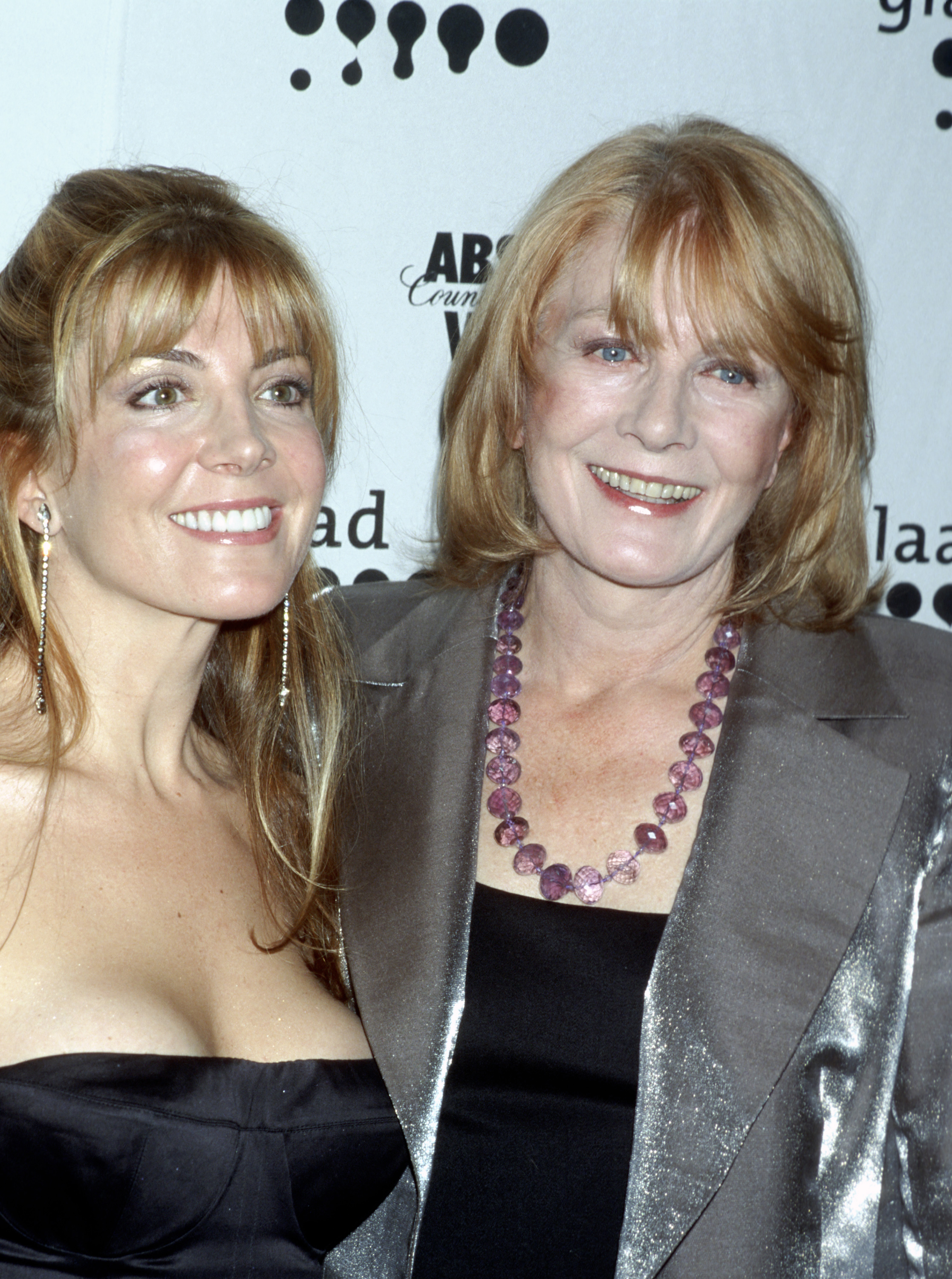 Natasha Richardson and Vanessa Redgrave during the GLAAD Media Awards in New York City, New York on April 16, 2001 | Source: Getty Images