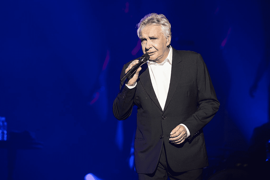 PARIS, FRANCE - 09 JUIN : Michel Sardou se produit à l'Olympia le 9 juin 2013 à Paris, France.