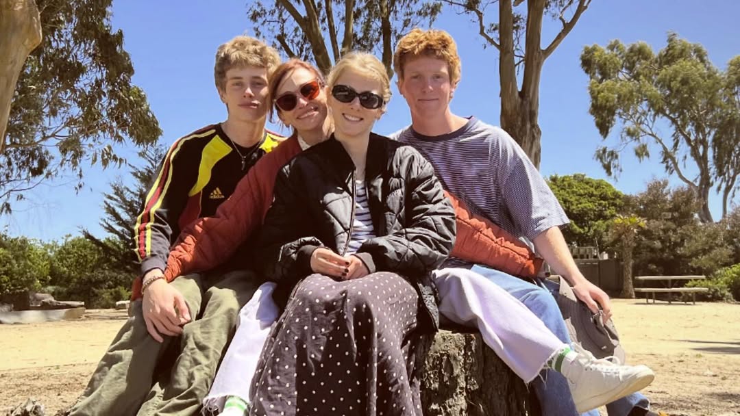 Julia Roberts with her children from a post dated May 12, 2025. | Source: Instagram/modermoder
