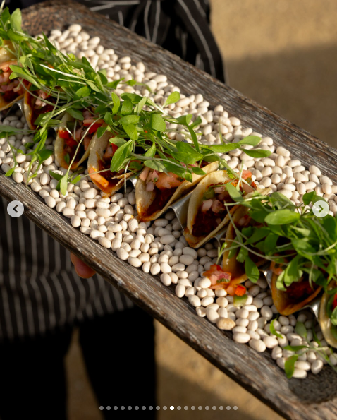 A view of one of the dishes served at Britt Stewart and Daniel Durant's wedding. | Source: Instagram/samkoma.world and maksmaakphoto