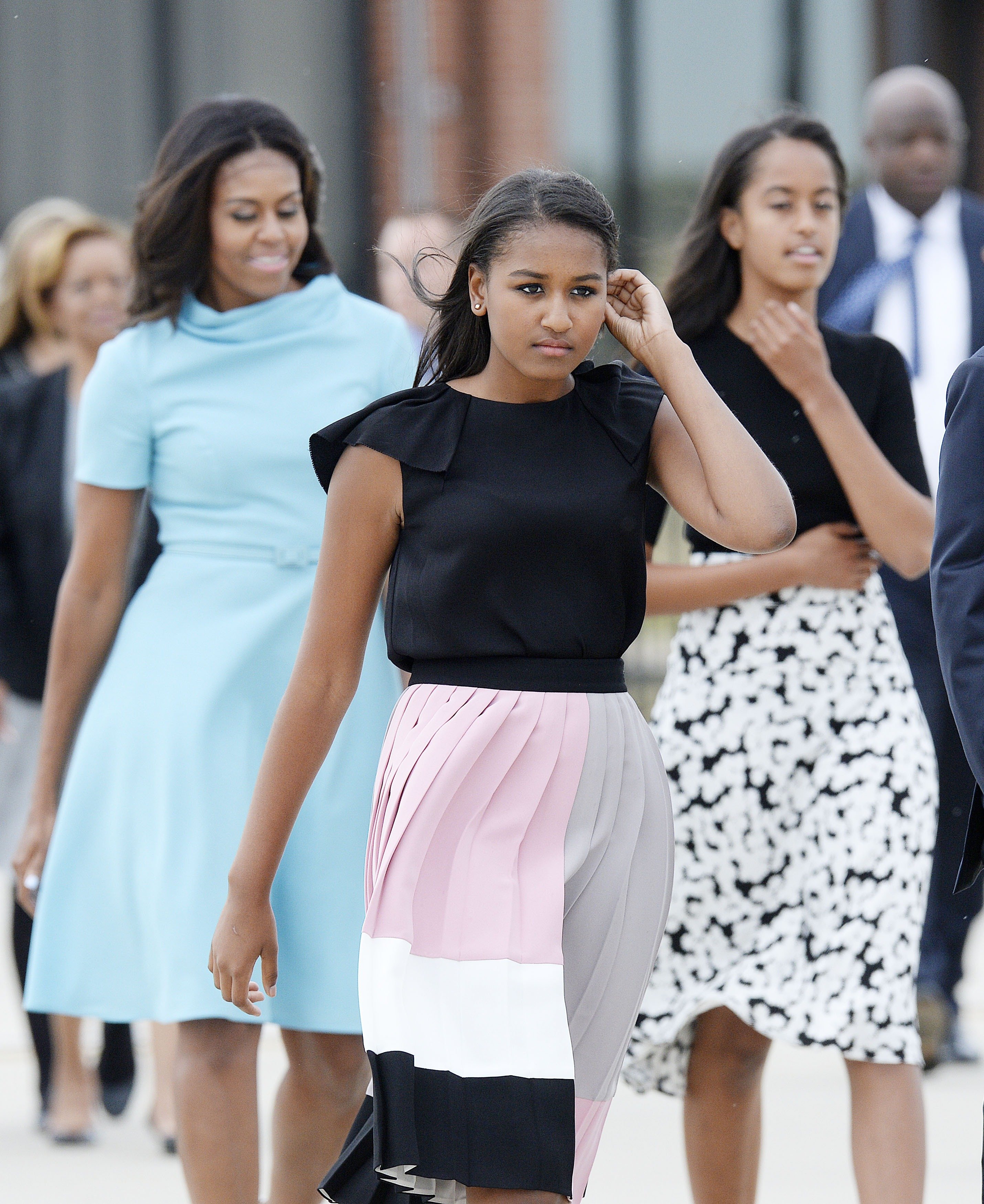Sasha Obama arrives with her family to welcome His Holiness Pope Francis on his arrival from Cuba September 22, 2015. | Photo: GettyImages 