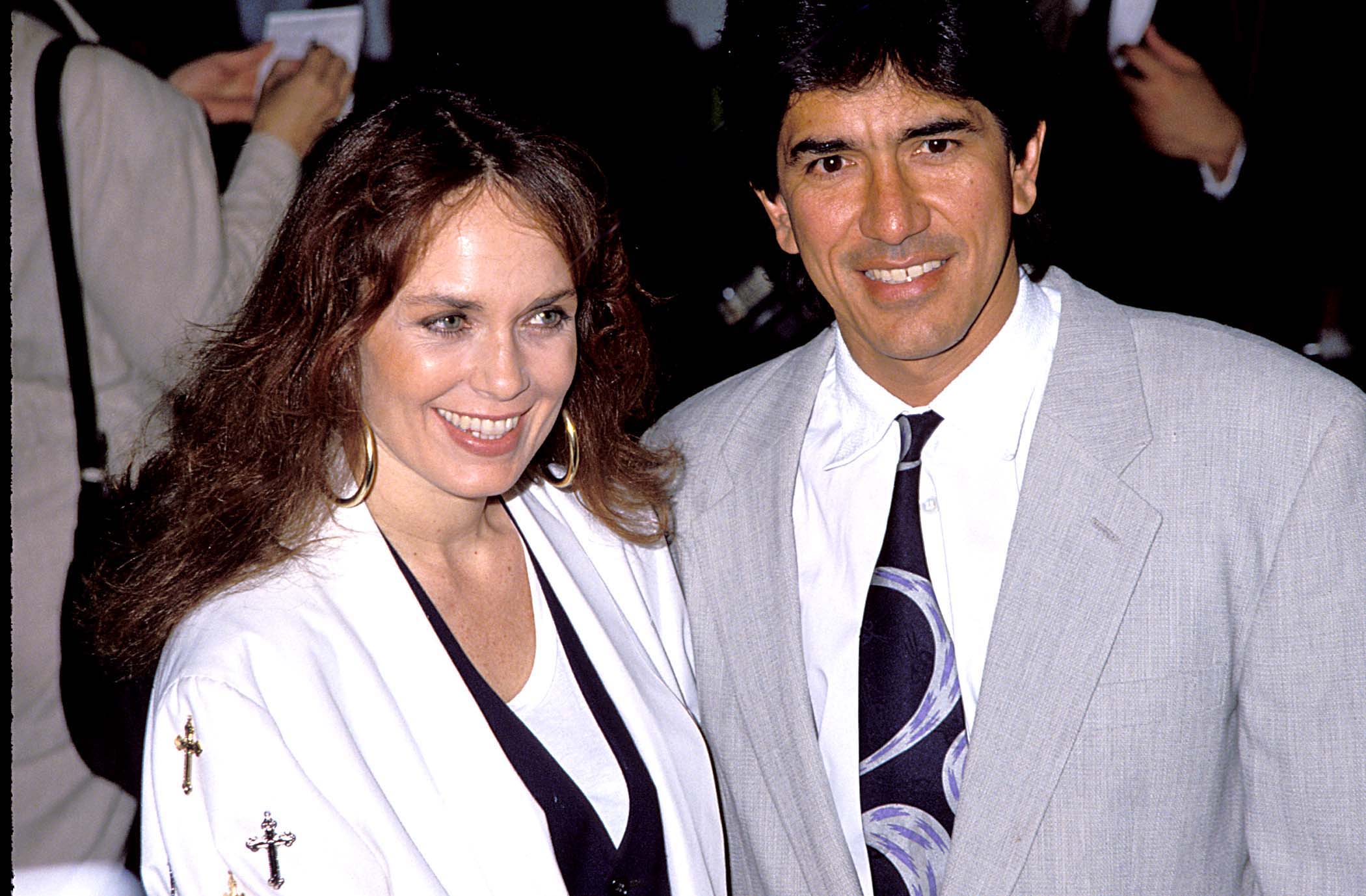 Catherine Bach and Peter Lopez during the "Dream Team" premiere in Los Angeles, California, on April 9, 1989 | Source: Getty Images