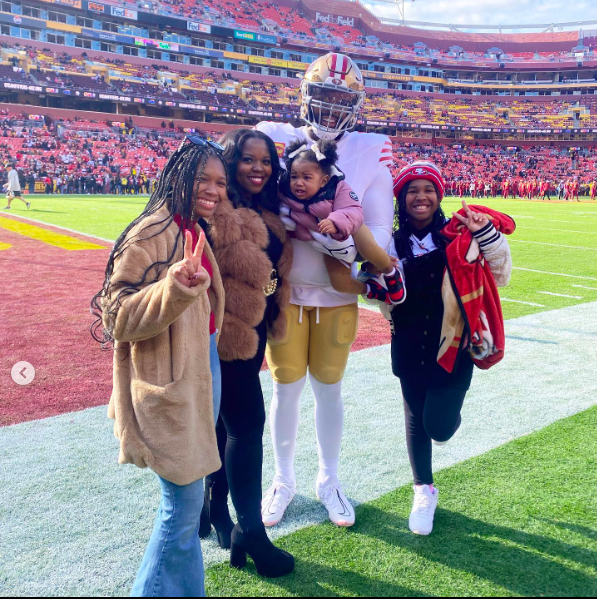 Trent and Sondra Williams with their daughters MaKayla, Micah, and Madison Williams. | Source: Instagram/yoginisdww