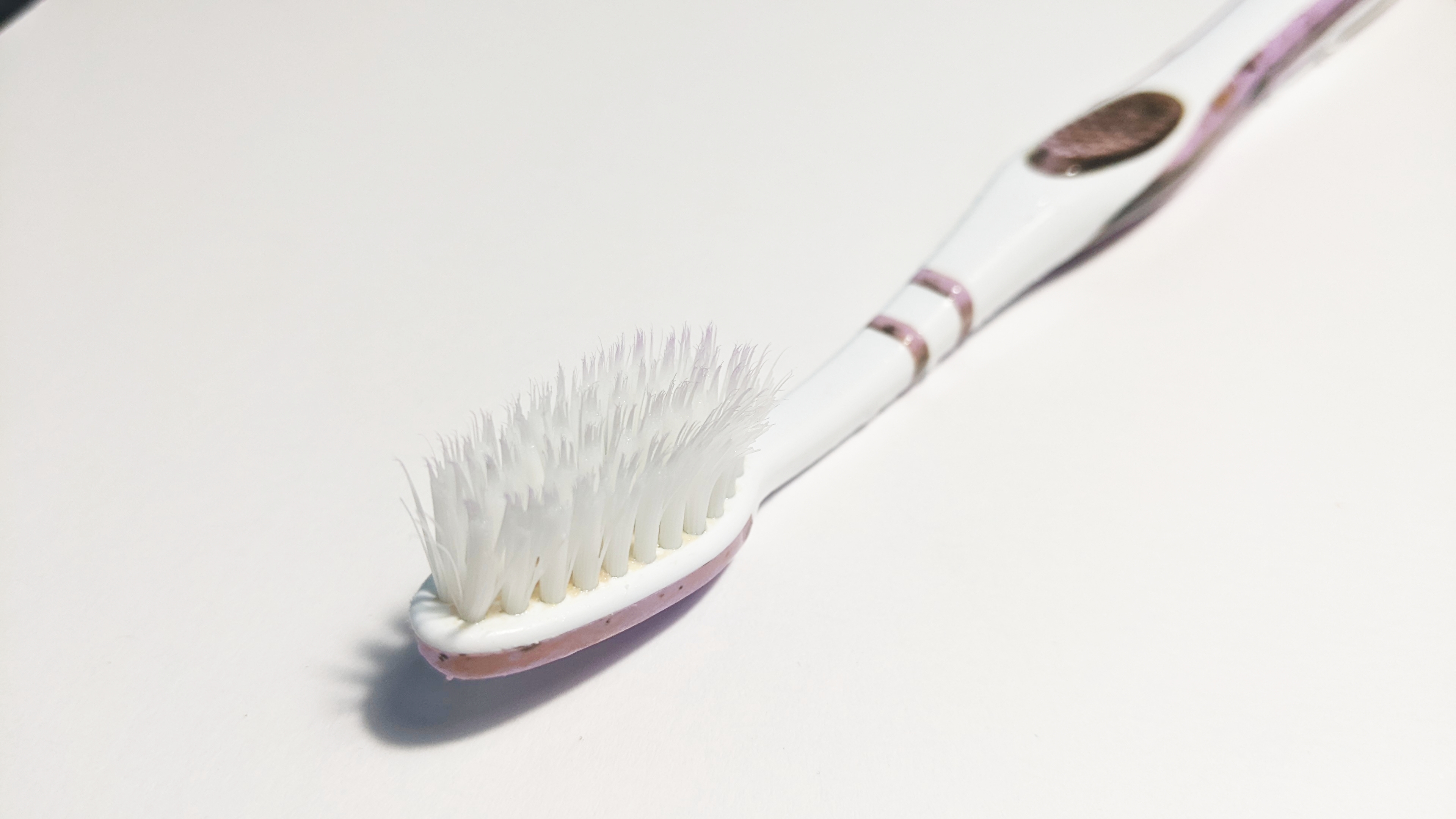 Jason made his daughter brush her teeth with the dirty toothbrush. | Source: Shutterstock