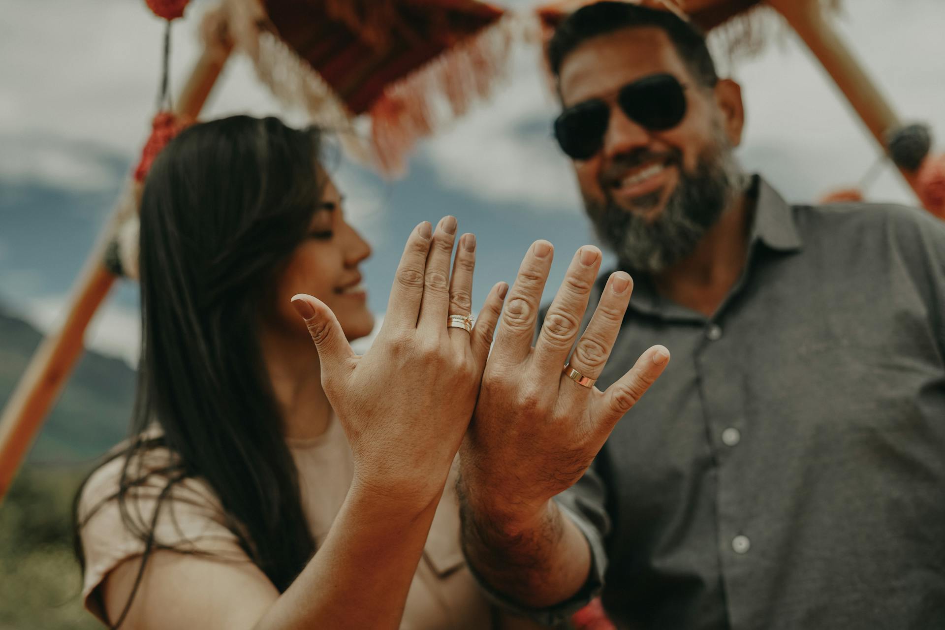 A smiling couple holding their hands out | Source: Pexels