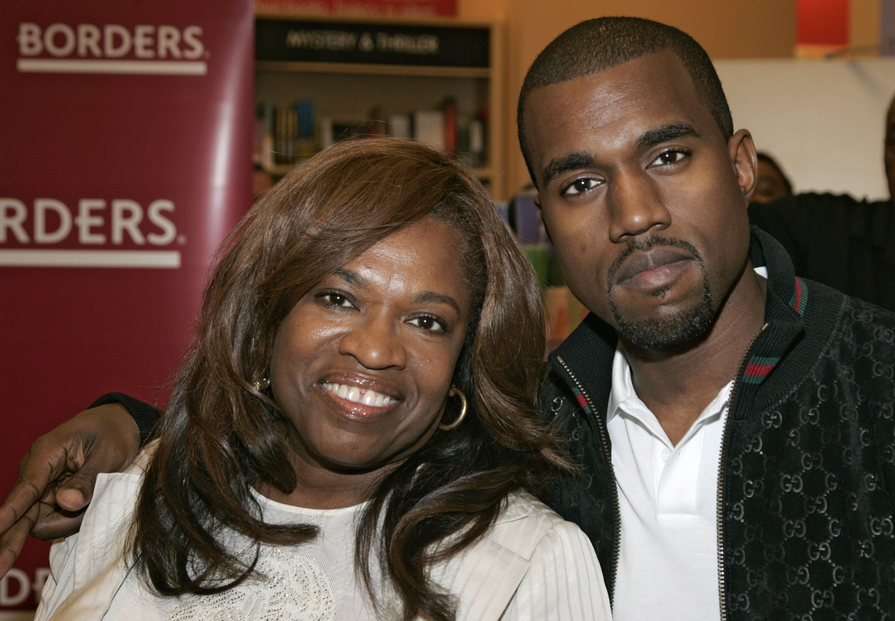 Donda West at a book signing for "Raising Kanye" with son Kanye West in June 2007 | Source: Getty Images