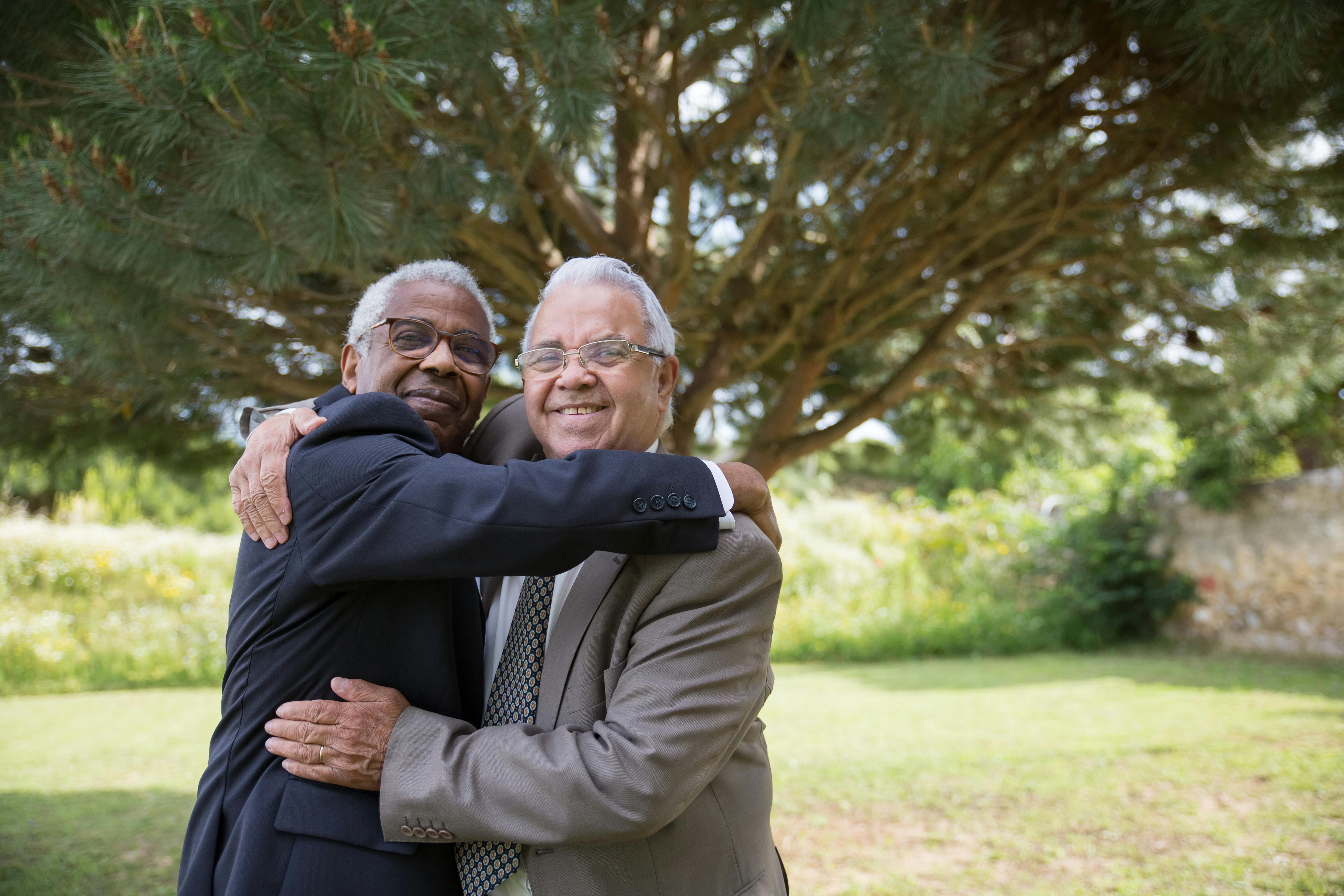 Two men hugging | Source: Pexels