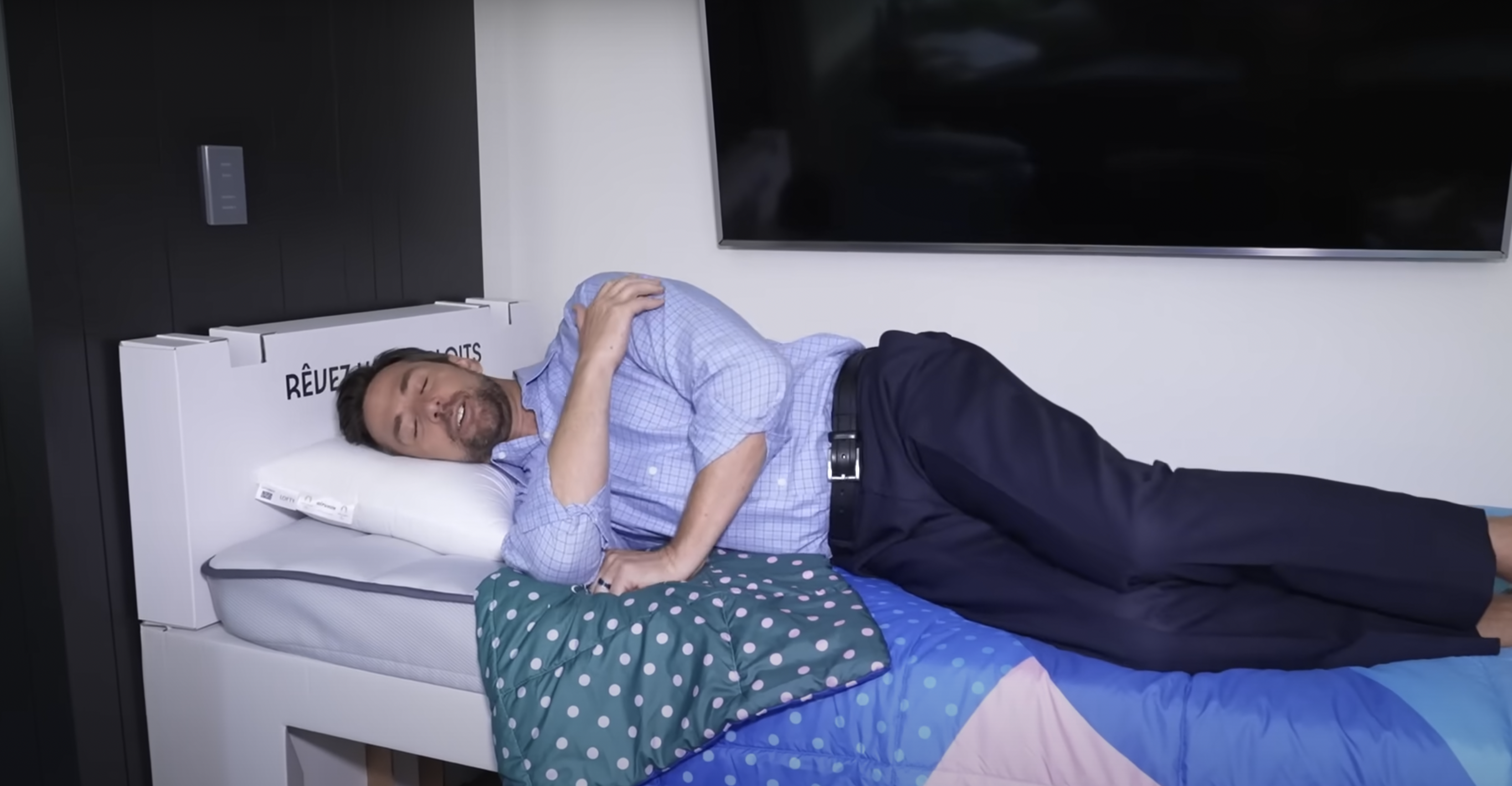 Airweave's "anti-sex" beds used at the Paris Olympic Village in a video uploaded on July 25, 2024 | Source: YouTube/Cheddar