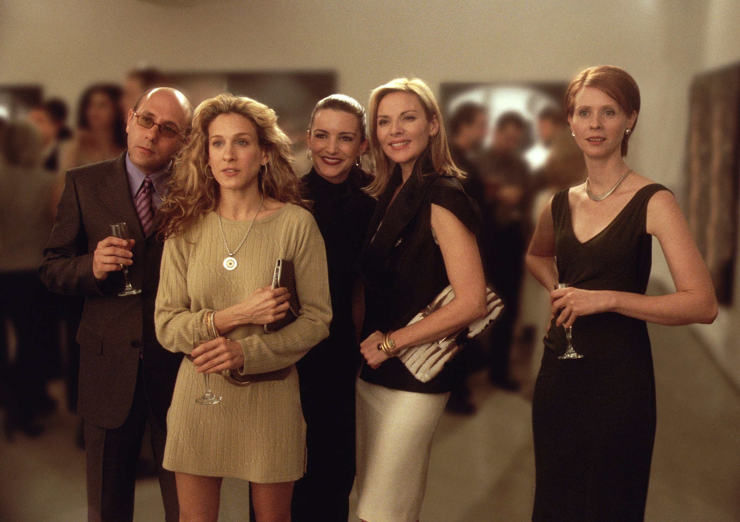 Willie Garson, Sarah Jessica Parker, Kristin Davis, Kim Cattrall, and Cynthia Nixon pictured during the third season of "Sex and the City," | Photo: Getty Images