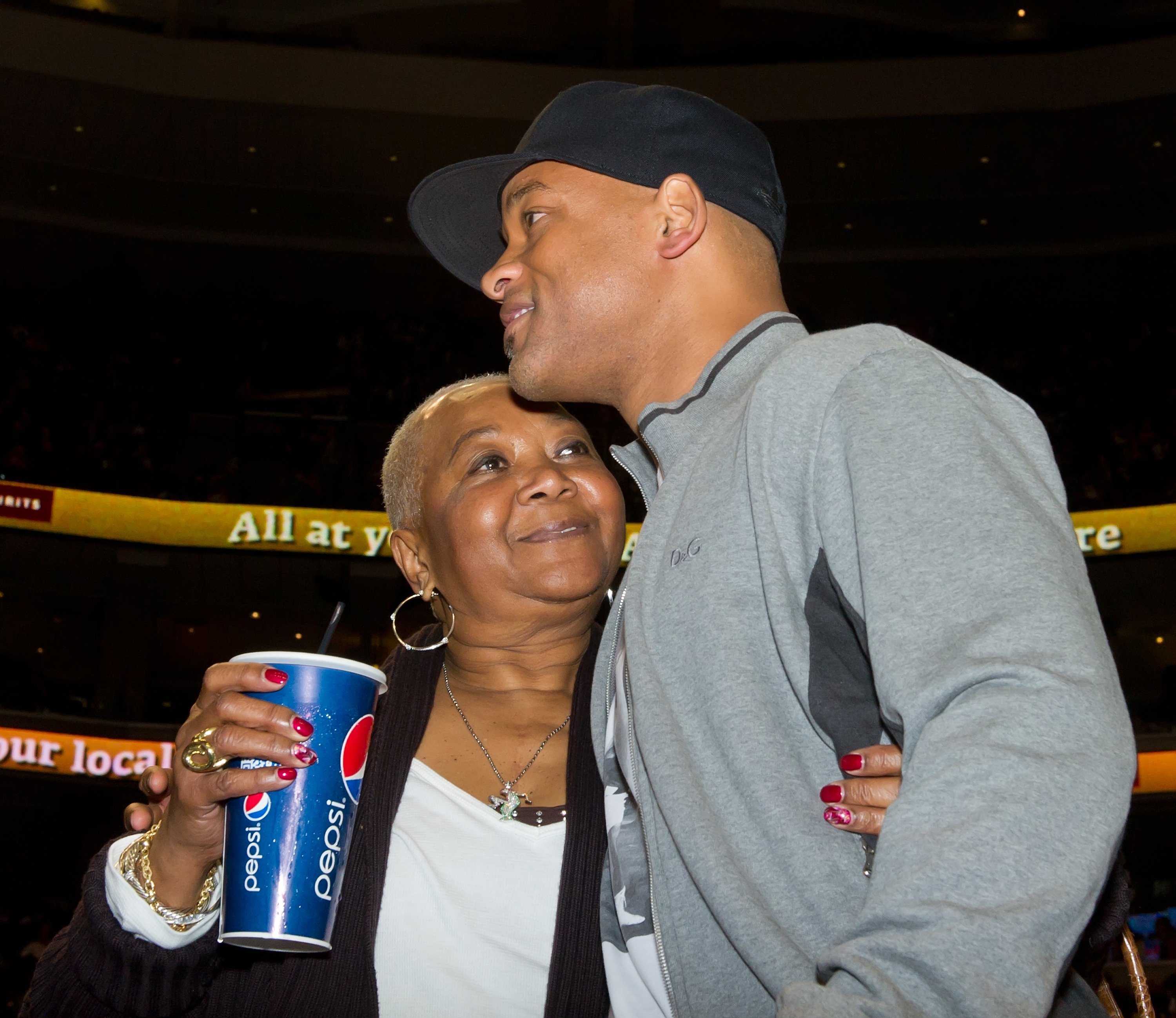 Carolyn and Will Smith at a game at Wachovia Center on March 16, 2012, in Philadelphia, Pennsylvania. | Source: Gilbert Carrasquillo/Getty Images