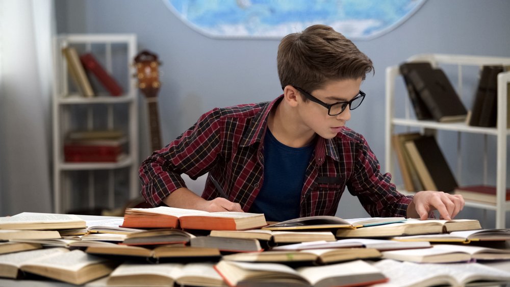 Adolescente estudioso. | Foto: Shutterstock