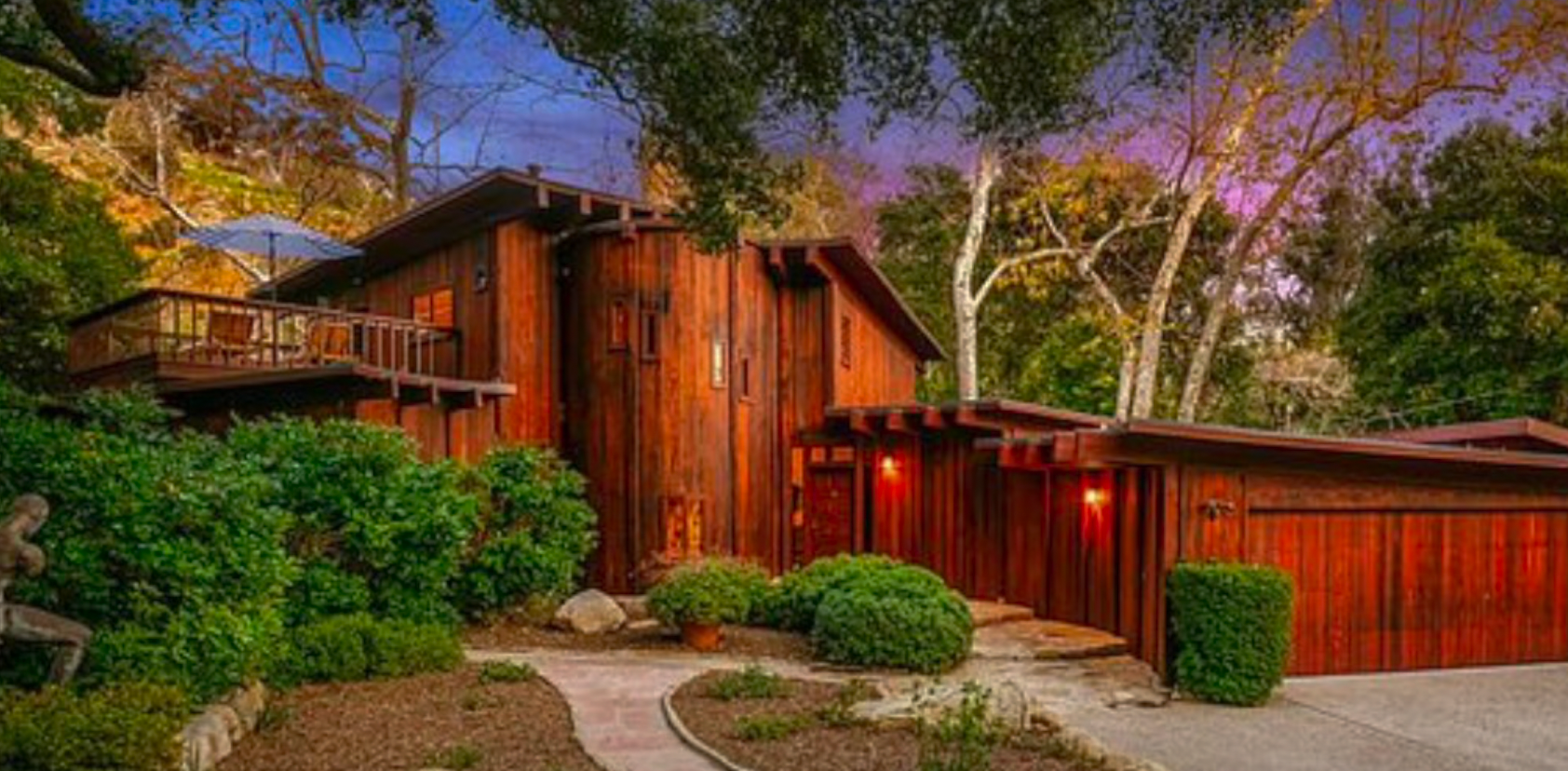 Joyce DeWitt's home exterior view in Santa Barbara, California | Source: YouTube/@ DrGariS