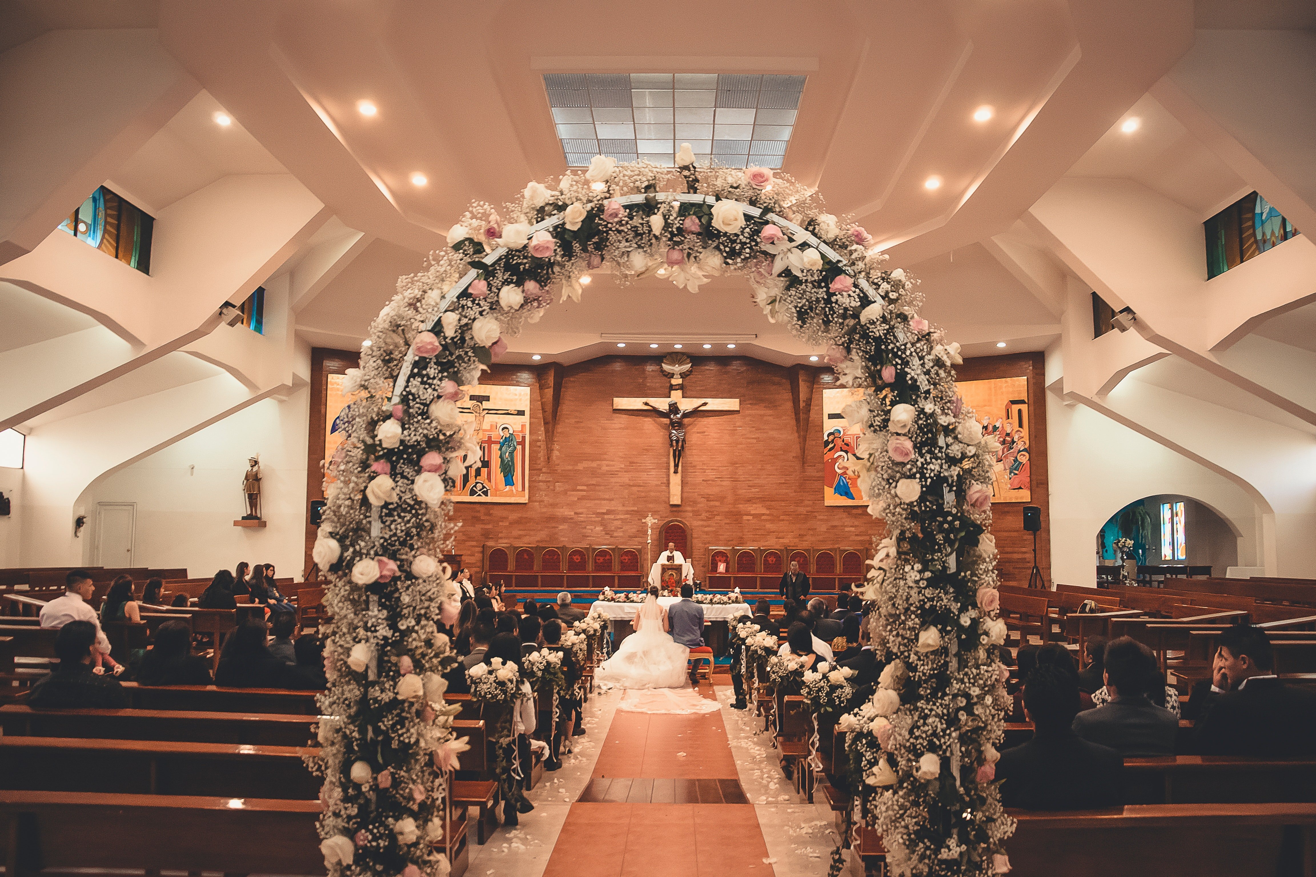 Shannon und Gilbert haben in einer Kirche geheiratet | Quelle: Pexels