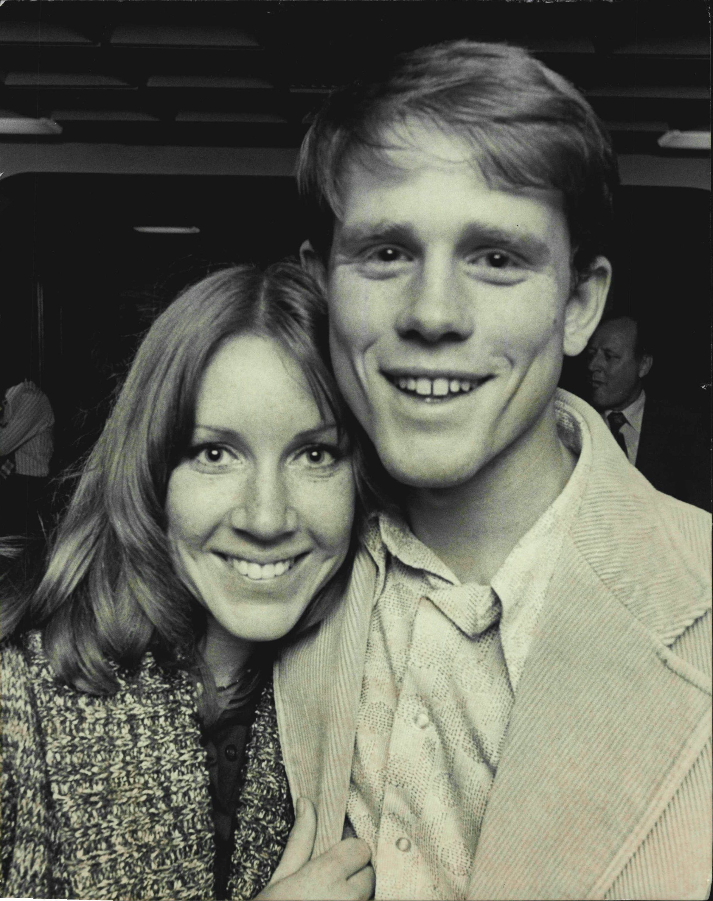 Ron and Cheryl Howard at a press reception on September 4, 1975. | Source: Getty Images