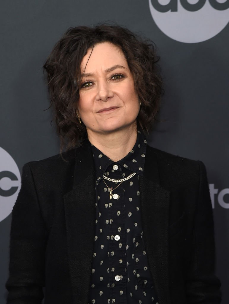 Sara Gilbert attends the ABC Walt Disney Television Upfront | Photo: Getty Images