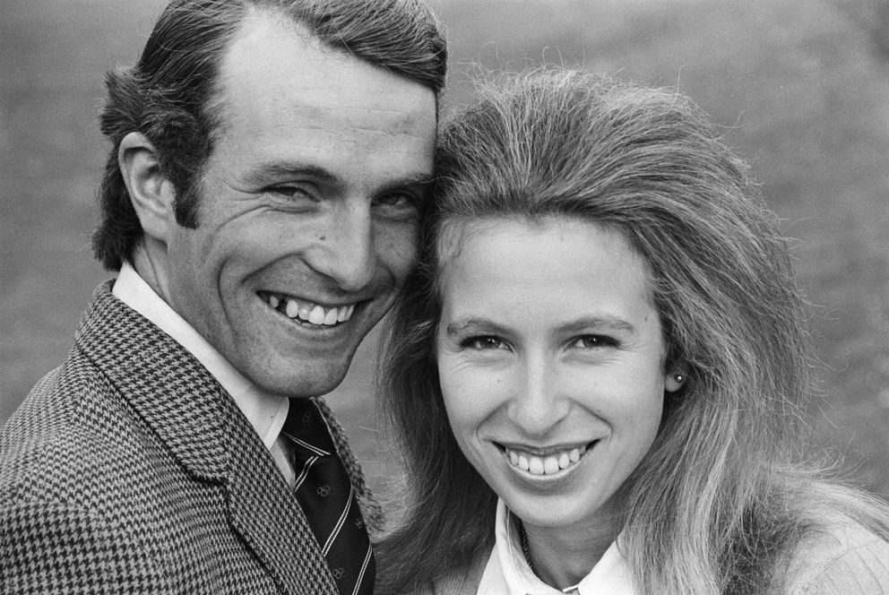 La princesse Anne avec le capitaine Mark Phillips juste avant leur mariage le 22 juillet 1973. | Source : Getty Images