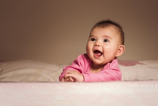Un bébé qui sourit | Photo : Pixabay Un bébé qui sourit | Photo : Pixabay