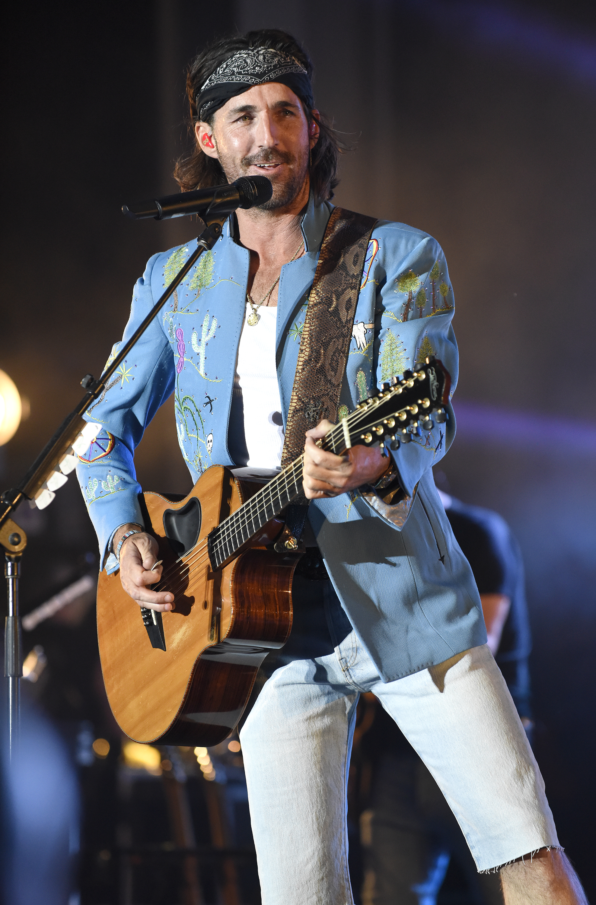 Jake Owen at The Fruit Yard Basi Insurance Nationwide Amphitheater on August 12, 2022, in California | Source: Getty Images