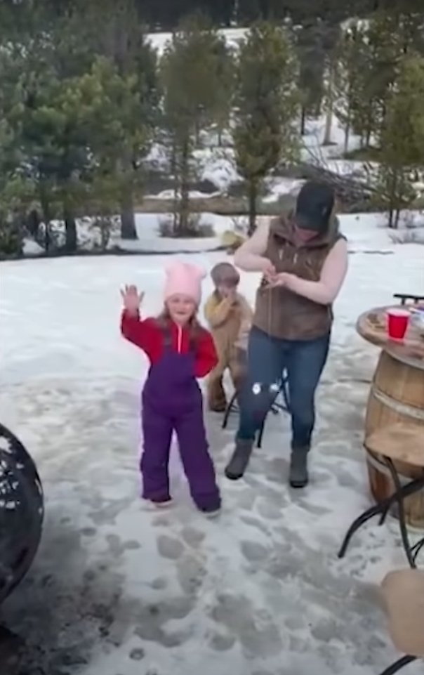 A picture of Kelly Clarkson and her children on her Montana ranch | Photo: Youtube.com/kellyclarksonshow
