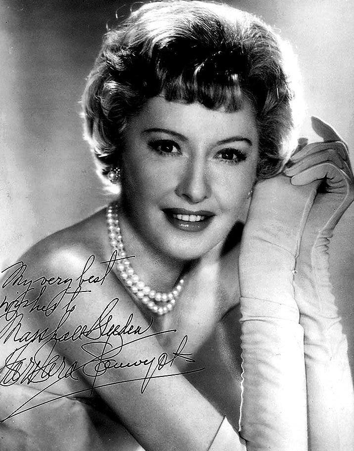A signed publicity photo of Barbara Stanwyck circa 1950. | Photo: Wikimedia Commons