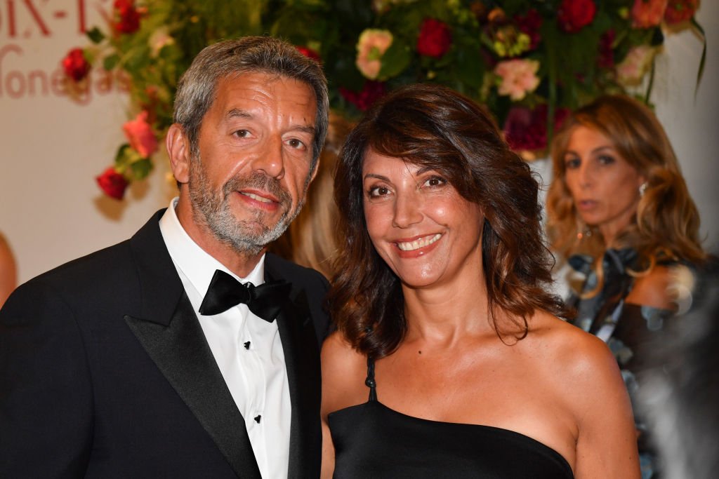 Michel Cymes and his wife Nathalie attend the 70th Monaco Red Cross Ball Gala on July 27, 2018 in Monte-Carlo, Monaco. | Photo : Getty Images