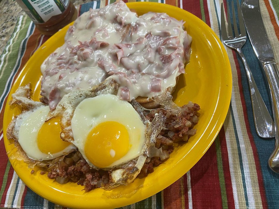 Creamed chipped beef on a plate | Source: Instagram