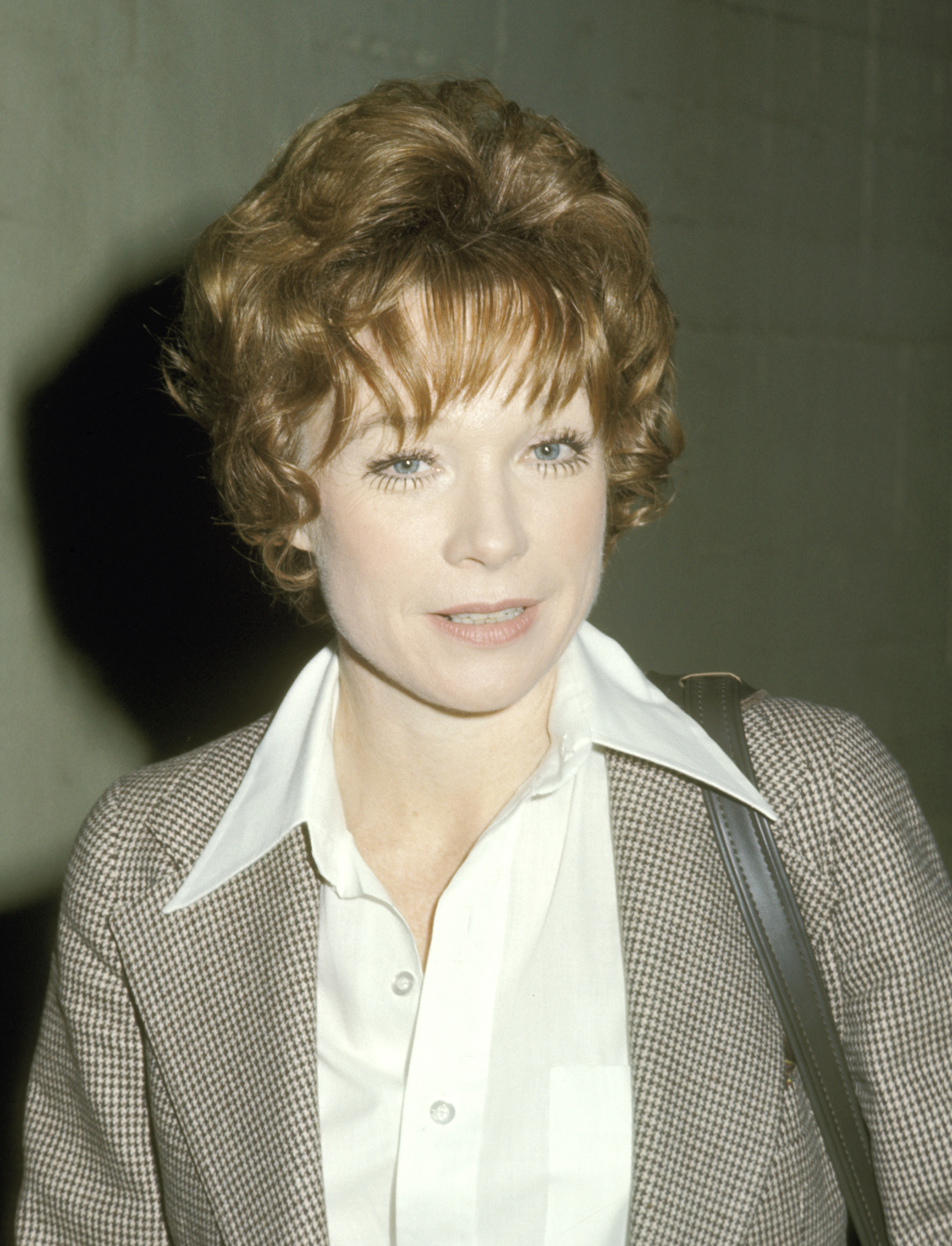 Shirley MacLaine arrives at "The Merv Griffin Show" in 1975.