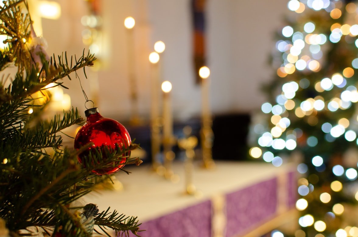 Sally took the children to church for Christmas mass | Source: Unsplash