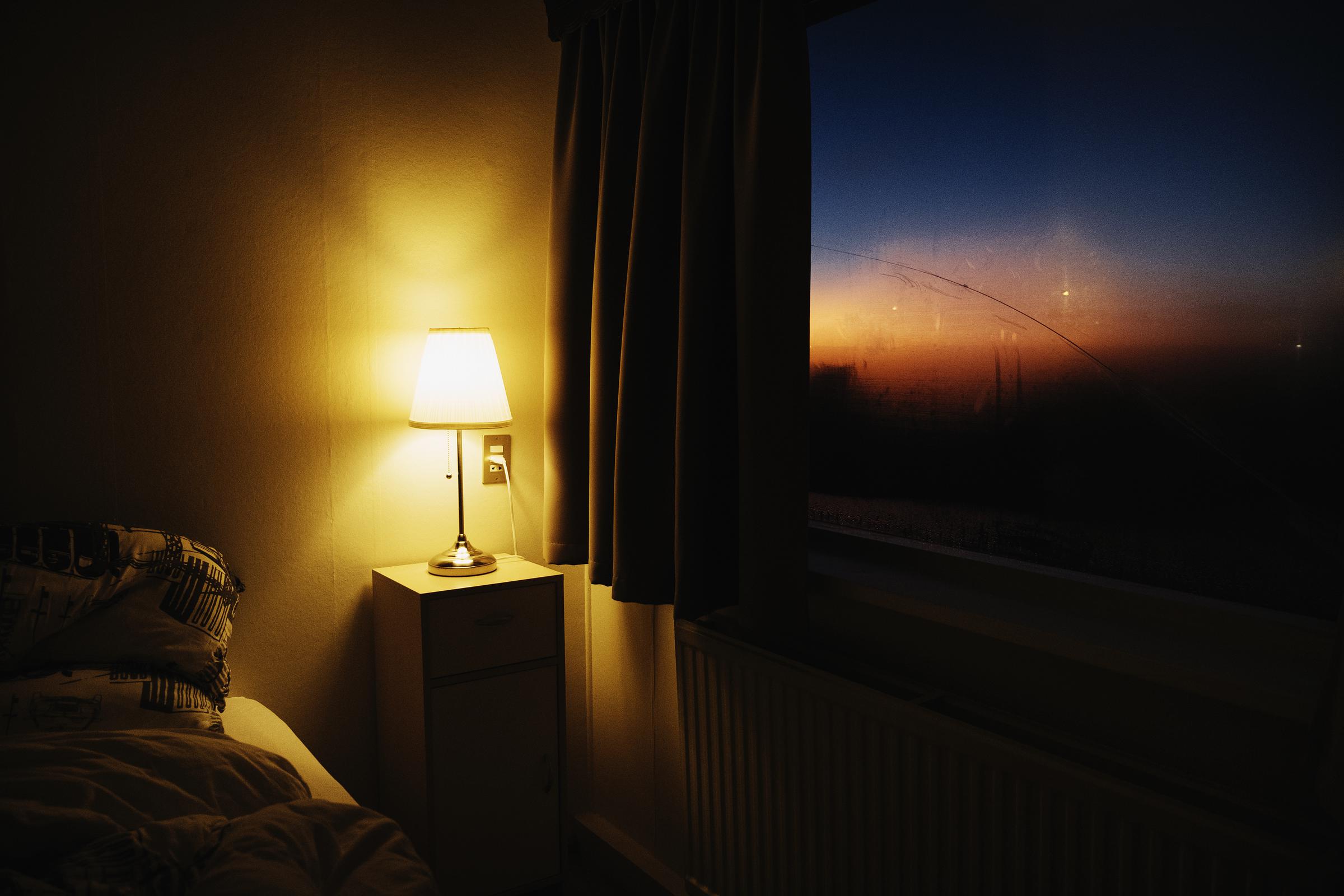 A bedside lamp | Source: Getty Images