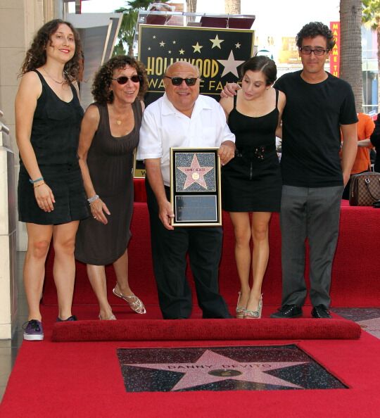 Rhea Pearlman and Danny DeVito with all their kids during the installation ceremony for Danny's star on the Hollywood Walk of Fame on August 18, 2011. | Source: Getty Images