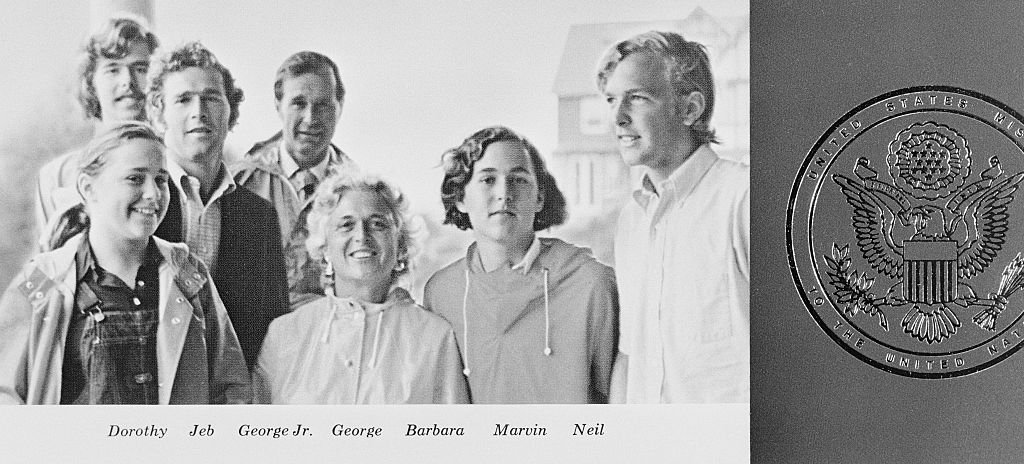 Christmas card photo of George Bush, U.S. Ambassador to the United Nations and the 41st President of the United States, and his family. | Photo: Getty Images