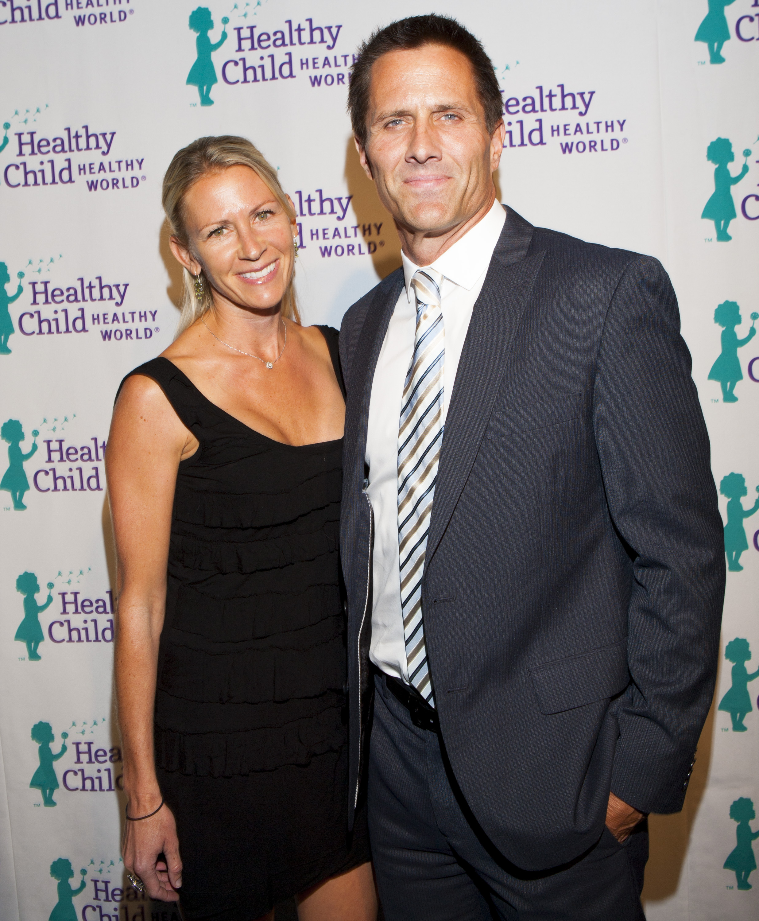 Erin Bolte and Rob Estes attend the Healthy Child Healthy World's Mom On A Mission 6th annual awards on October 29, 2014 | Source: Getty Images