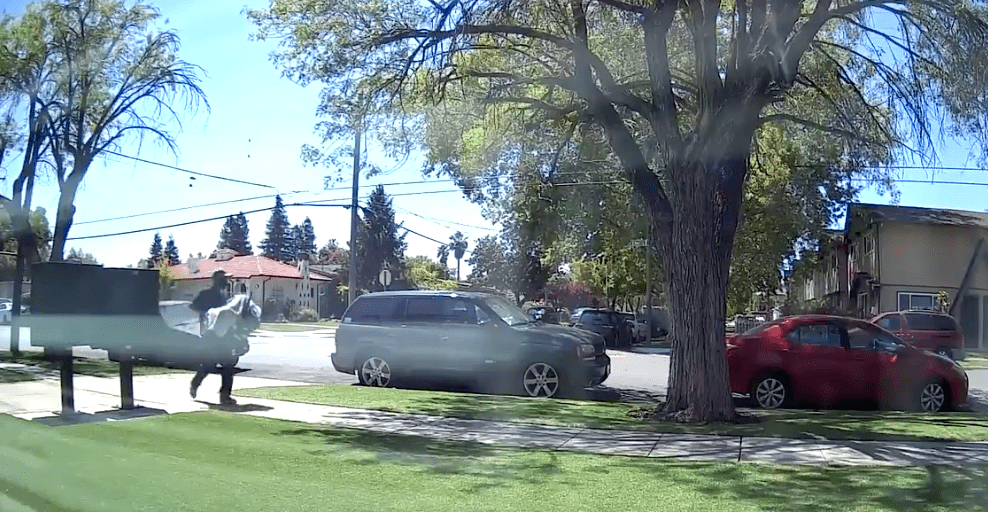 A man walking on a street in San Jose, California. | Source: twitter.com/SJPD_PIO