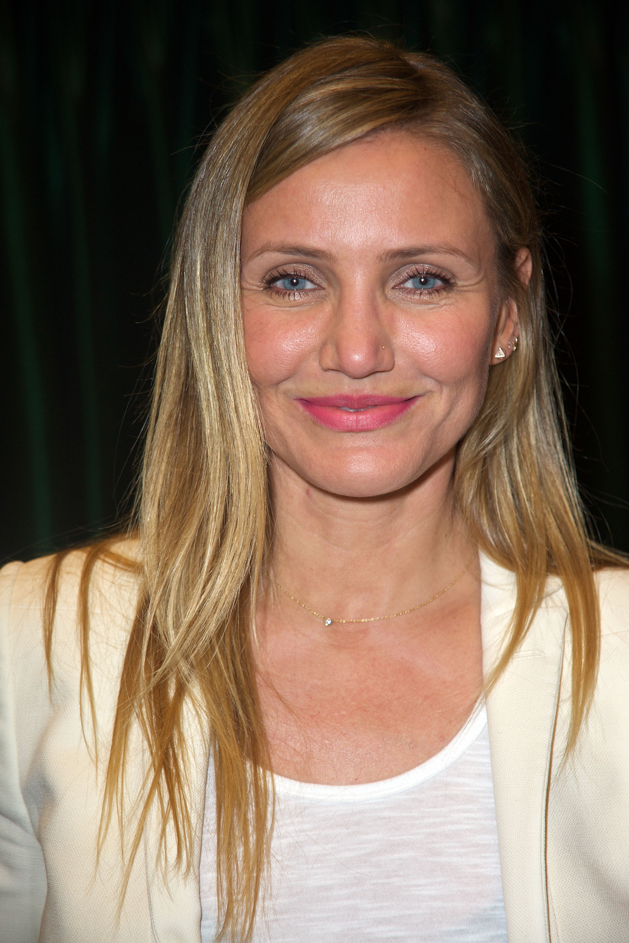 Cameron Diaz at the book signing event for "The Longevity Book" on Independent Book Store Day at Vroman's Bookstore in Pasadena, California on April 30, 2016 | Source: Getty Images